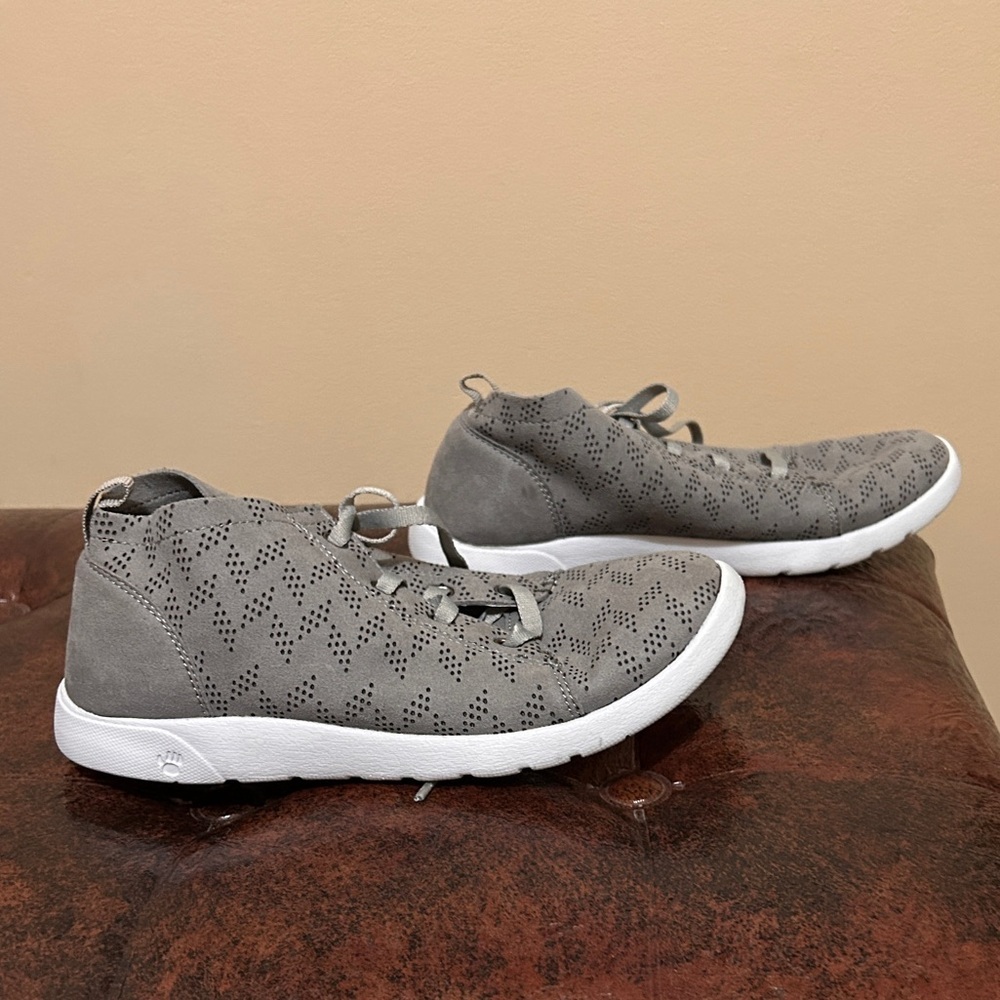BEARPAW Gracie Lace-Up Sneakers Microsuede size 6 - Picture 2 of 8